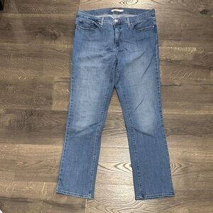 Women’s Straight-Leg Jeans in Medium Blue